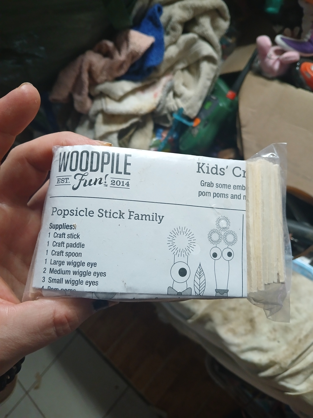 Woodpile Fun Popsicle Stick Family craft kit package, 500 Piece